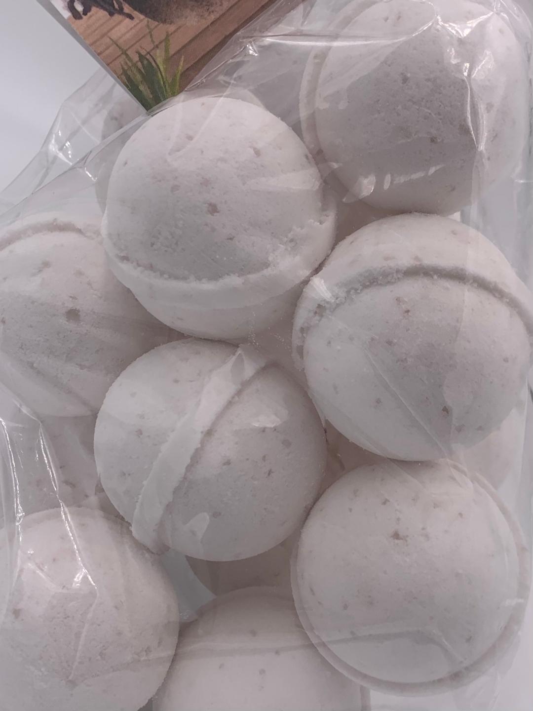 14 bath bombs 1 oz each (Coconut Vanilla) great for dry skin, ultra-moisturizing