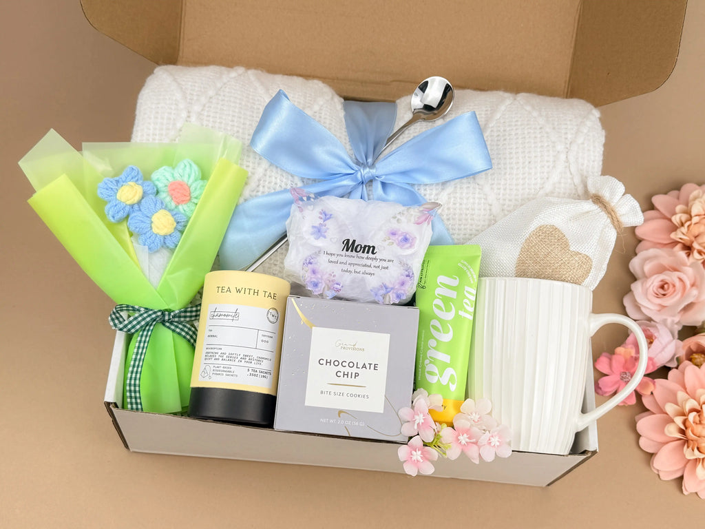 Warm Hug Gift Box for Mom – Cozy Self Care Set with Blanket, Mug, Candle, Honey & Cookies